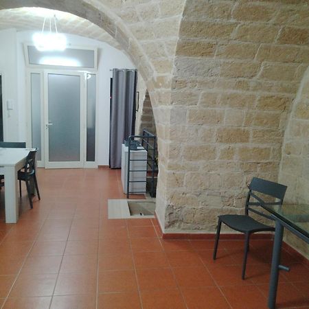 Casa Vacanza Nel Cuore Della Pietra Barletta Eksteriør bilde