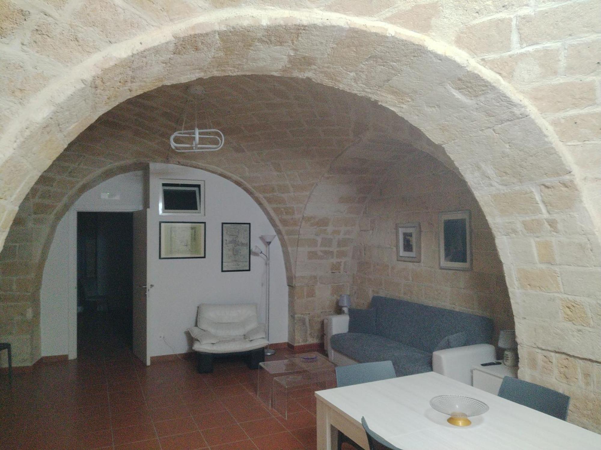 Casa Vacanza Nel Cuore Della Pietra Barletta Eksteriør bilde