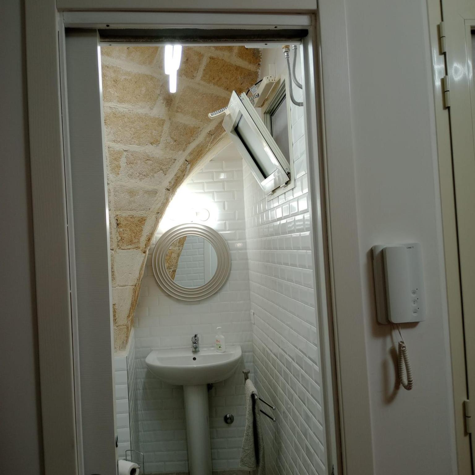 Casa Vacanza Nel Cuore Della Pietra Barletta Eksteriør bilde