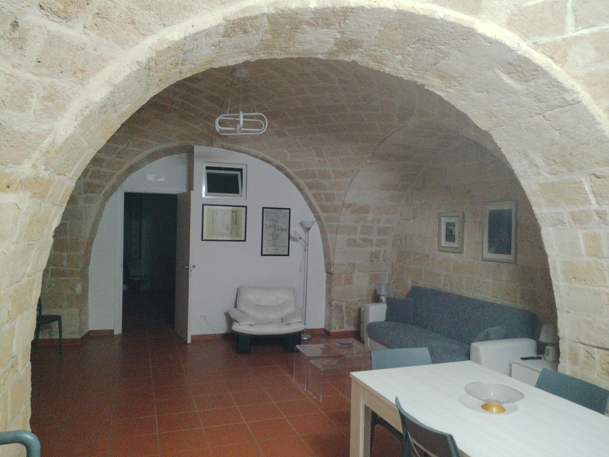 Casa Vacanza Nel Cuore Della Pietra Barletta Eksteriør bilde
