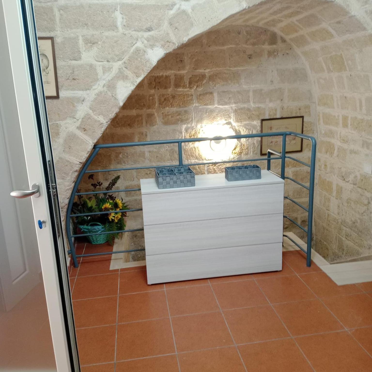Casa Vacanza Nel Cuore Della Pietra Barletta Eksteriør bilde