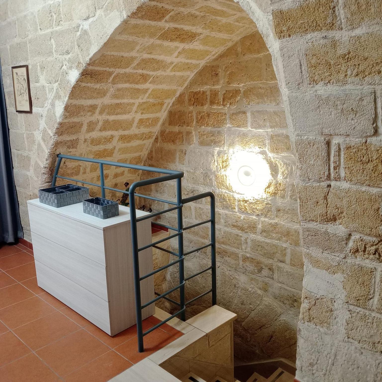 Casa Vacanza Nel Cuore Della Pietra Barletta Eksteriør bilde