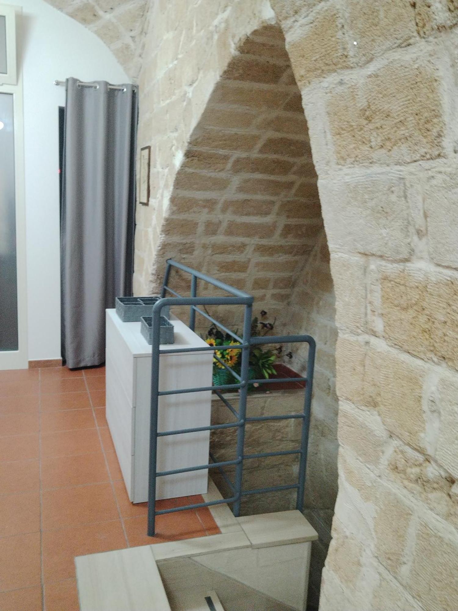 Casa Vacanza Nel Cuore Della Pietra Barletta Eksteriør bilde