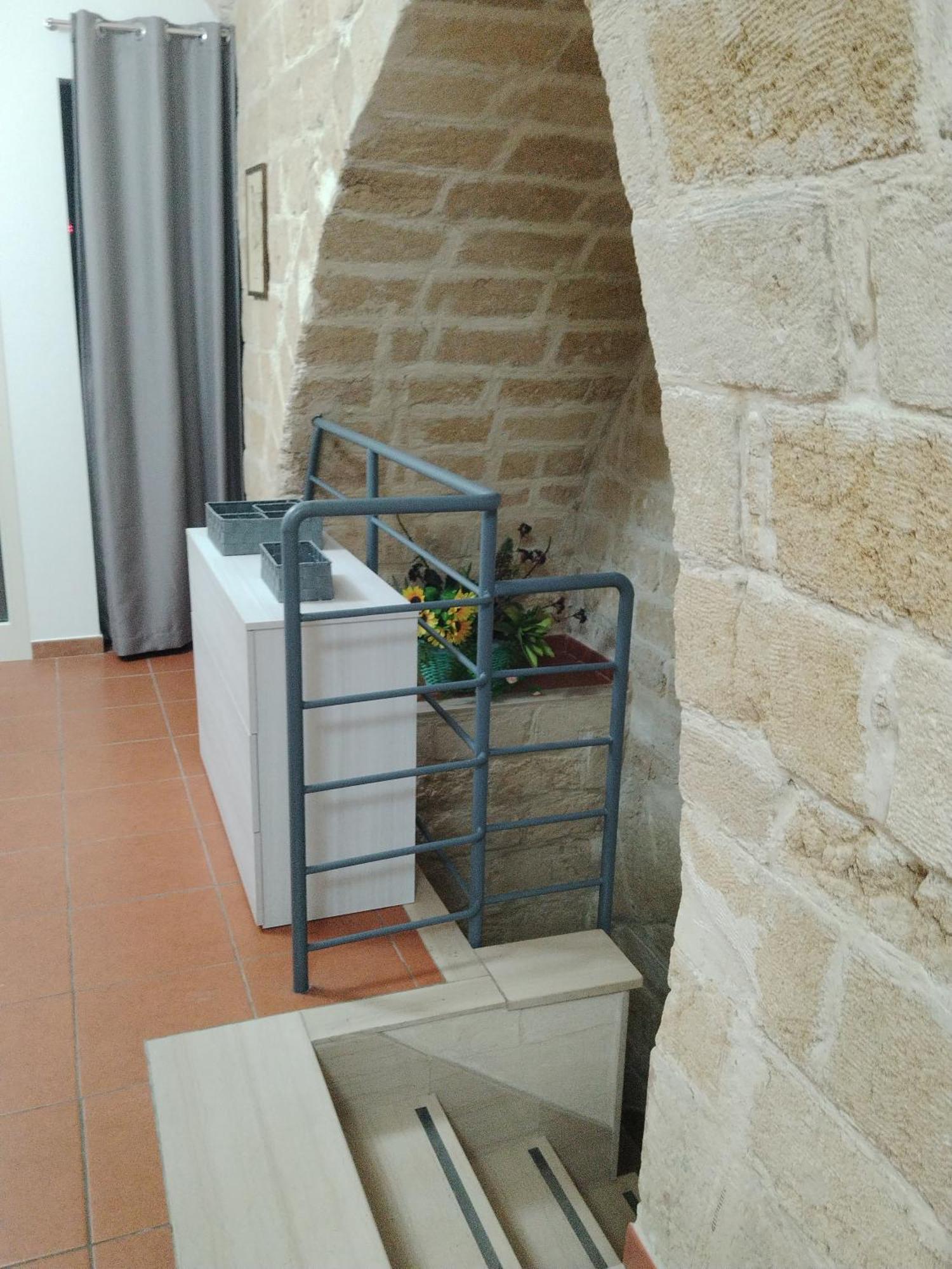 Casa Vacanza Nel Cuore Della Pietra Barletta Eksteriør bilde