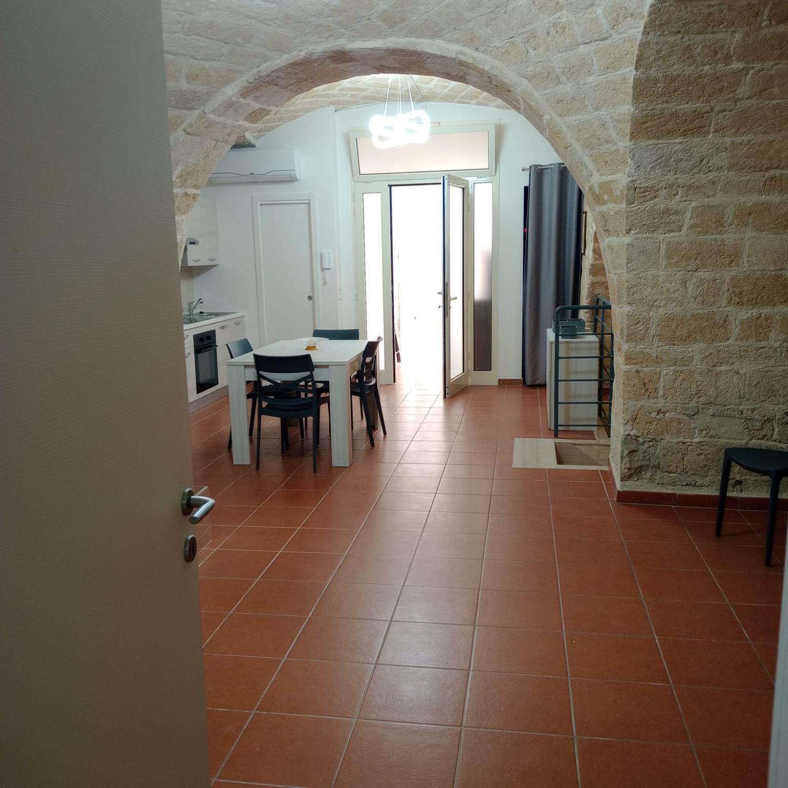 Casa Vacanza Nel Cuore Della Pietra Barletta Eksteriør bilde