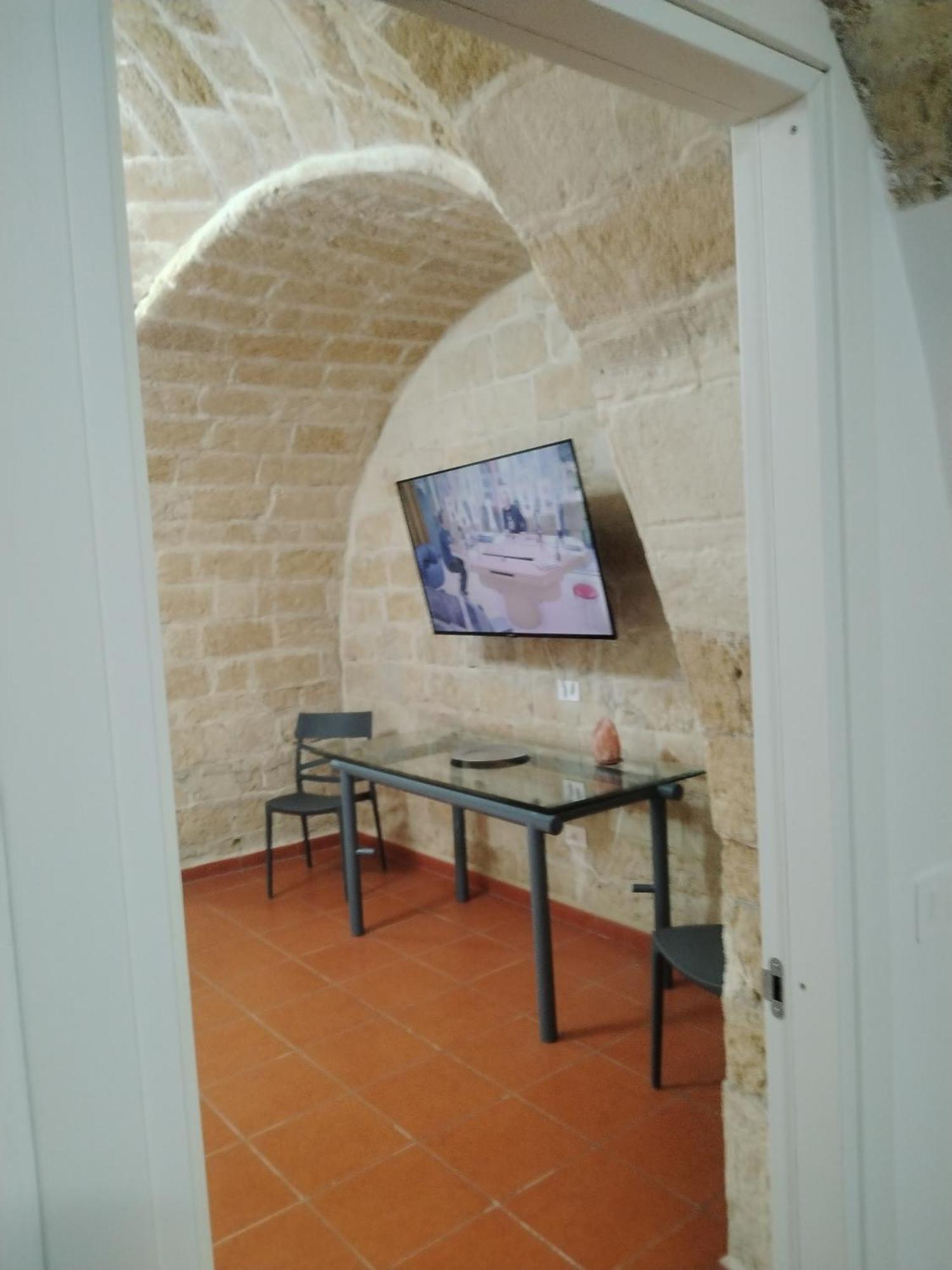 Casa Vacanza Nel Cuore Della Pietra Barletta Eksteriør bilde
