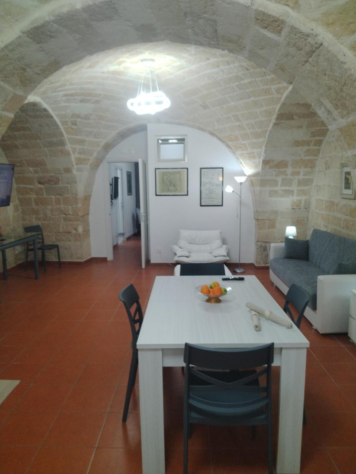 Casa Vacanza Nel Cuore Della Pietra Barletta Eksteriør bilde