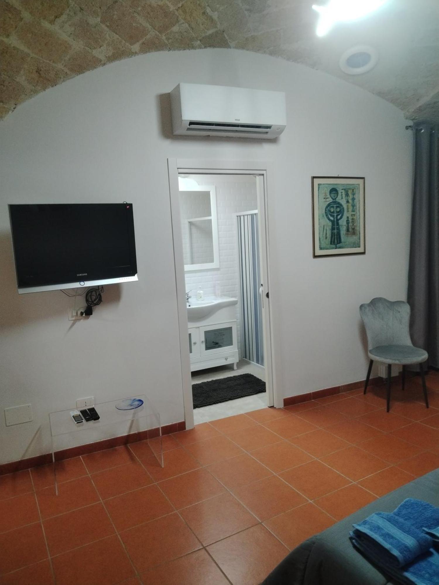 Casa Vacanza Nel Cuore Della Pietra Barletta Eksteriør bilde